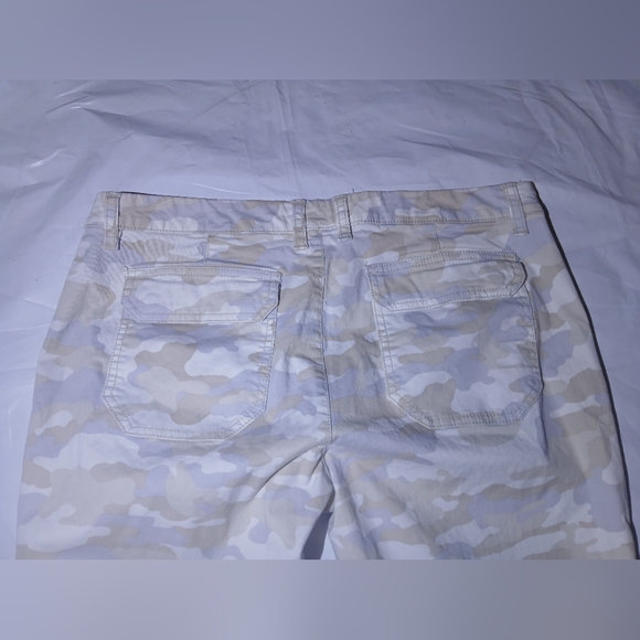 GAP Women’s Skinny Camo Pants | Beige & White | Size 12P | - Picture 4 of 4
